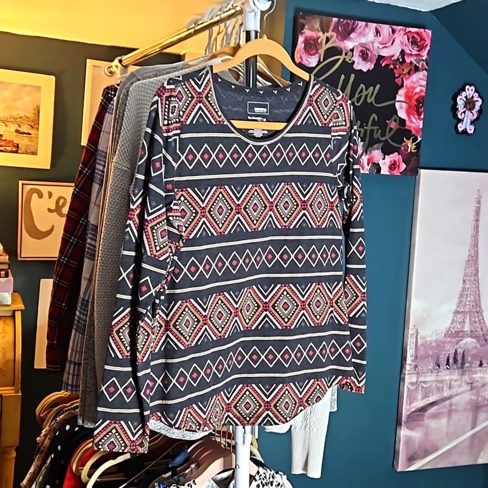 Sonoma Everyday T M gray with geometric designs NWOT